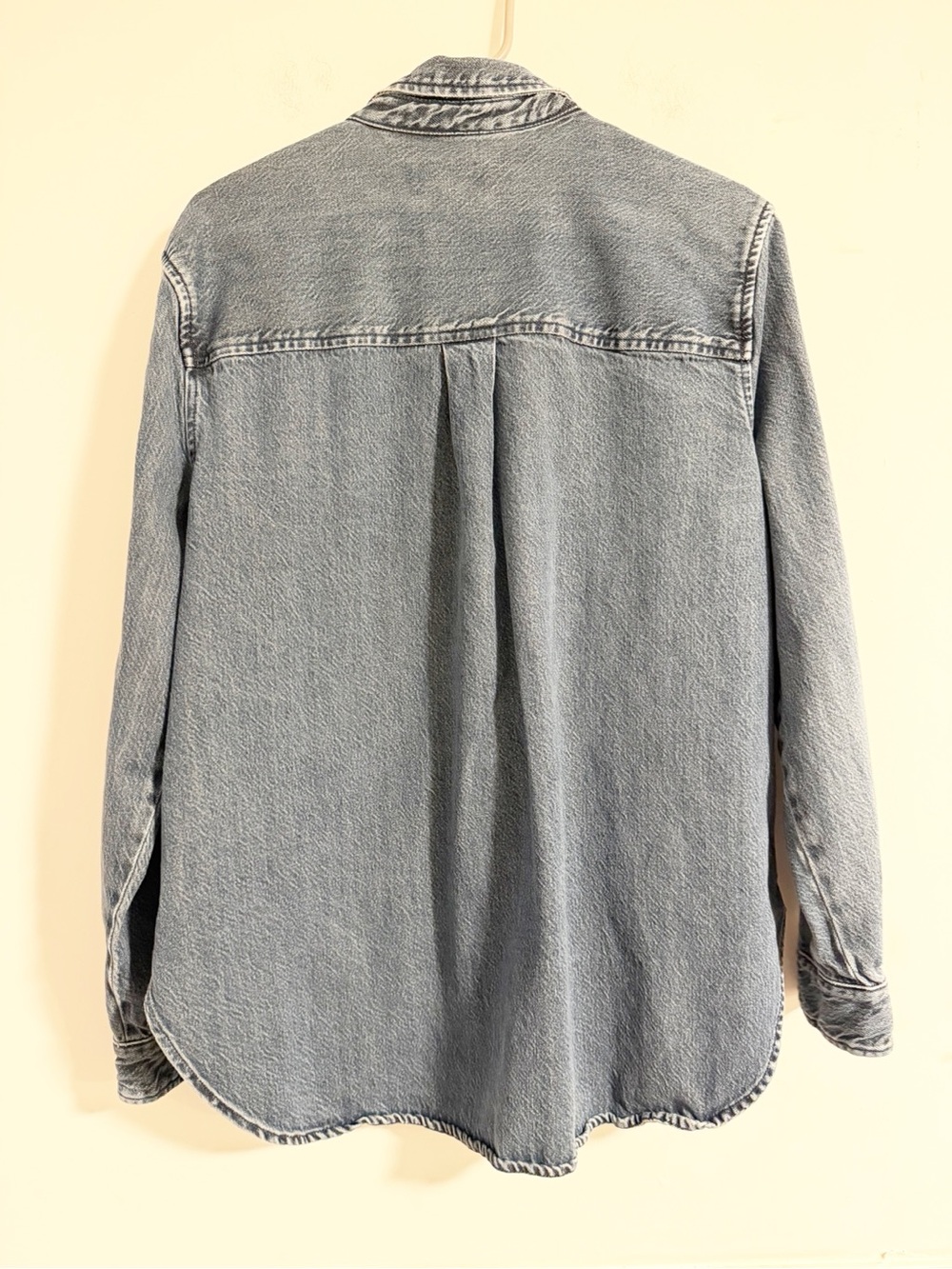 Universal Thread Denim Button Down Shirt Light Wash Blue XL Relaxed Fit Lyocell - Picture 2 of 6